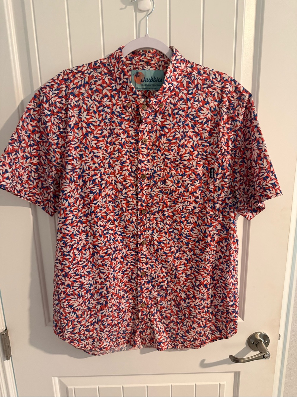 Chubbies Button Front Short Sleeve Shirt Men’s Large Red White Blue Leaf Print